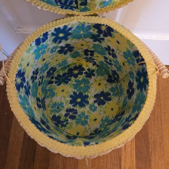 Vintage Sewing Basket Floral Lid & Lining Includes Plastic Organizer Legs Round - Picture 5 of 12